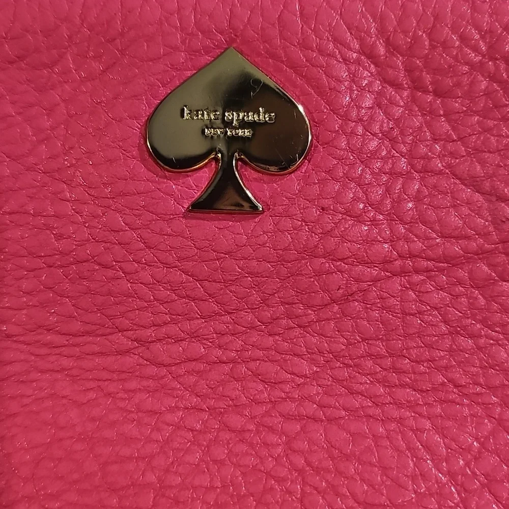 Kate Spade NY Cobble Hill Bee Wristlet - Snapdragon Pink EUC